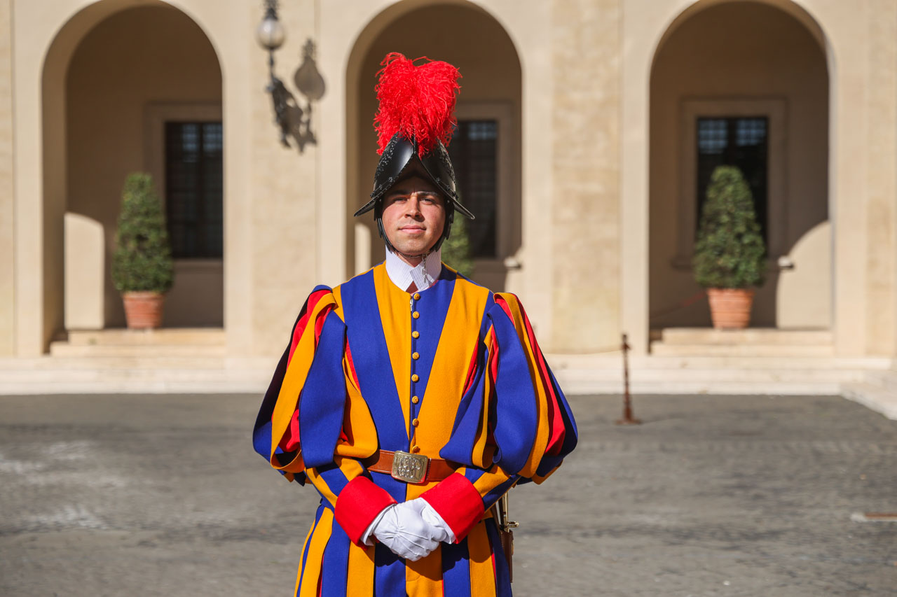 Michael, filho de portugueses, de ator em Nova Iorque a soldado da Guarda Suíça Pontifícia
