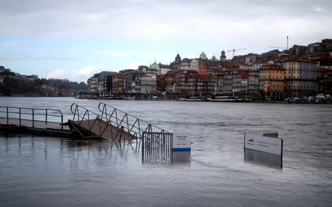 Mau Tempo: Restauração junto ao Douro deve fechar para jantares e turistas só resistem por amor 