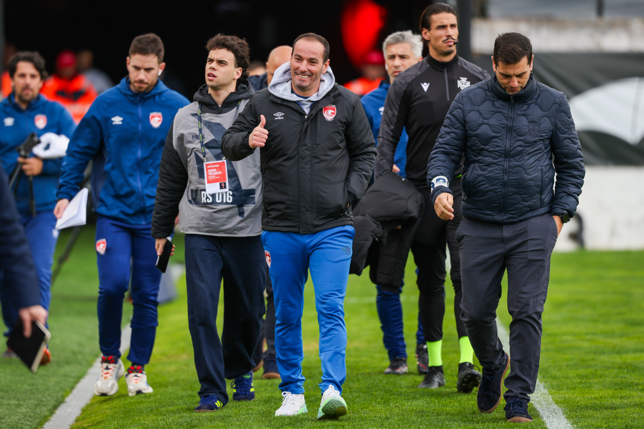 Treinador Petit quer Santa Clara com “personalidade” frente ao Benfica