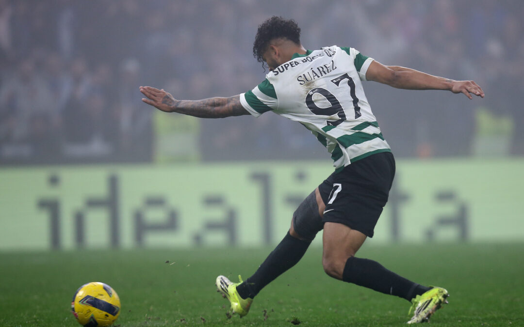 Golo de Suárez aos 90+10 mantém Sporting a quatro pontos do FC Porto