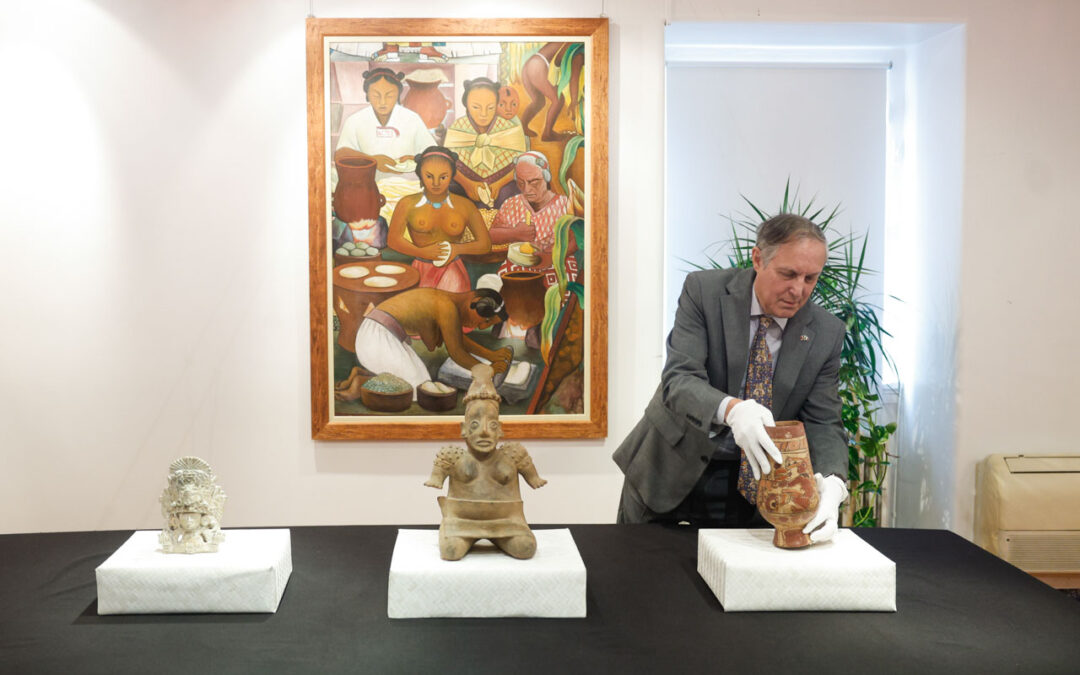 Entrega de peças arqueológicas extraídas ilicitamente do México