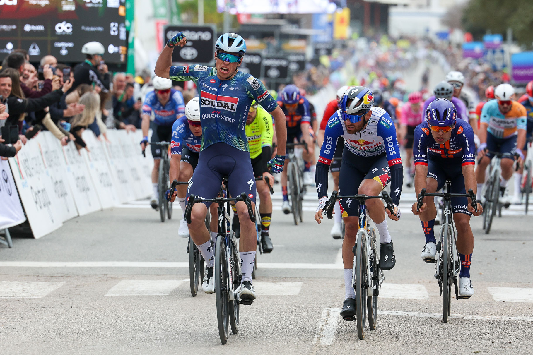 Volta ao Algarve: Francês Paul Magnier vence etapa inaugural e é o primeiro líder