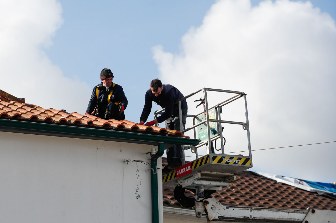 Empresas de construção são solidárias na reconstrução de telhados afetados pela tempestade Kristin em Leiria
