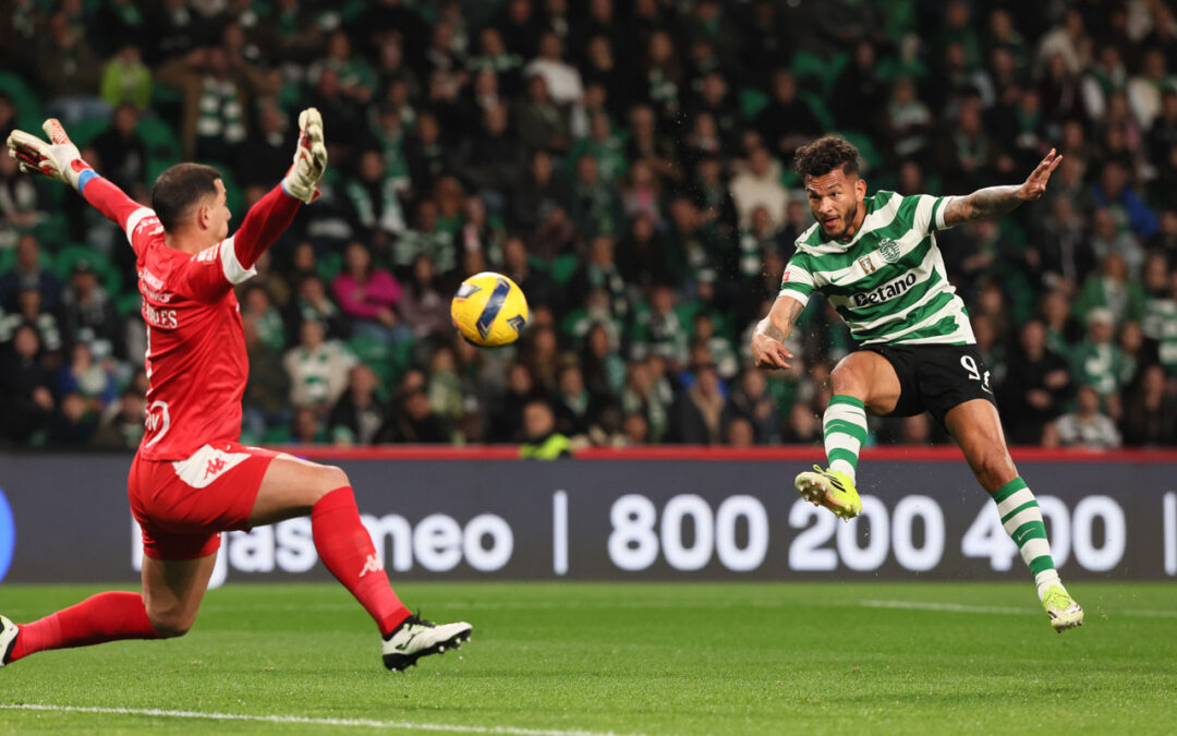 Defesa estorilista deu liberdade a Suárez e Sporting resolveu cedo