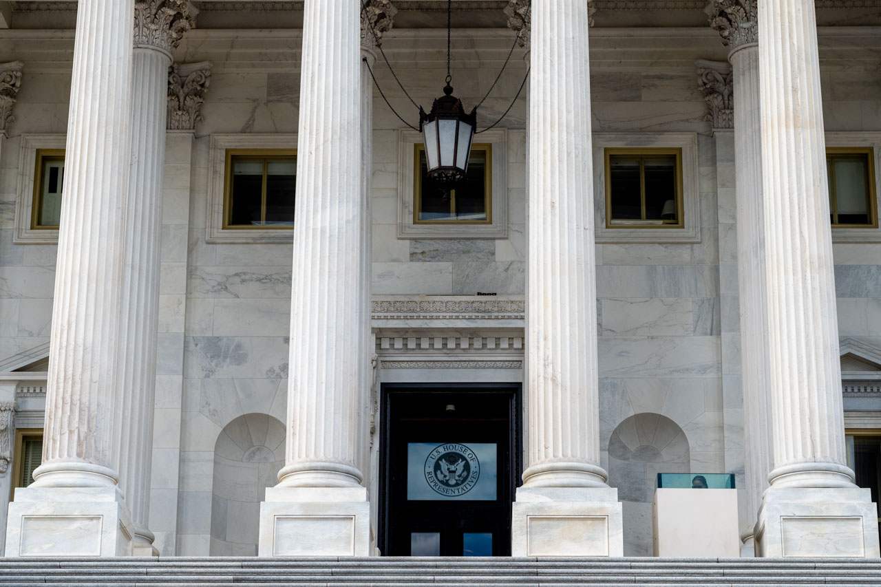 Câmara dos Representantes dos EUA vota revogação das tarifas de Trump ao Canadá