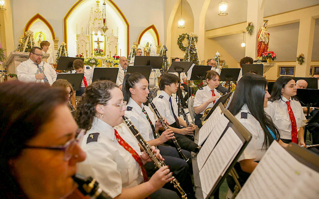 Banda de Santa Isabel Bristol RI: 33 anos