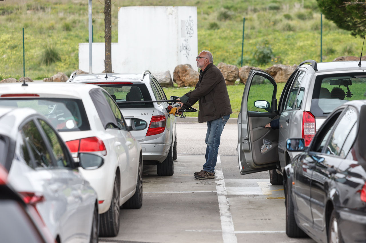 Petróleo WTI ultrapassa 90 dólares por barril pela primeira vez desde 2023
