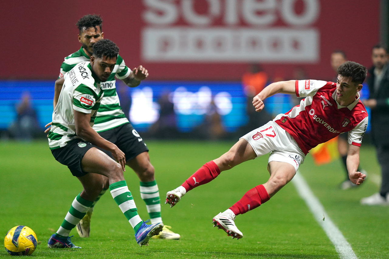 Sporting deixa fugir triunfo nos descontos e pode ver FC Porto fugir