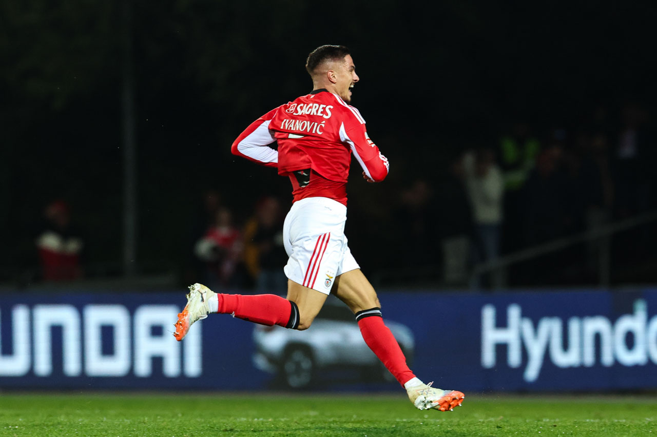 Ivanovic dá esperança ao Benfica e pressiona rivais