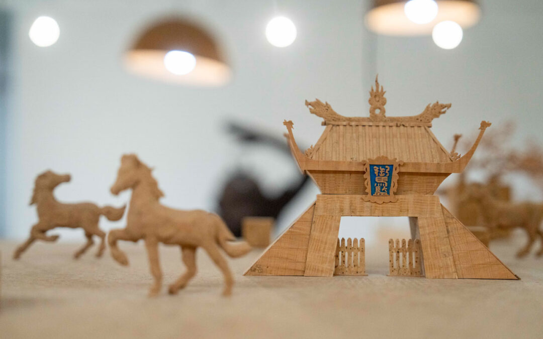 Cortiça portuguesa transforma-se em arte pelas mãos do chinês Jinky Huang