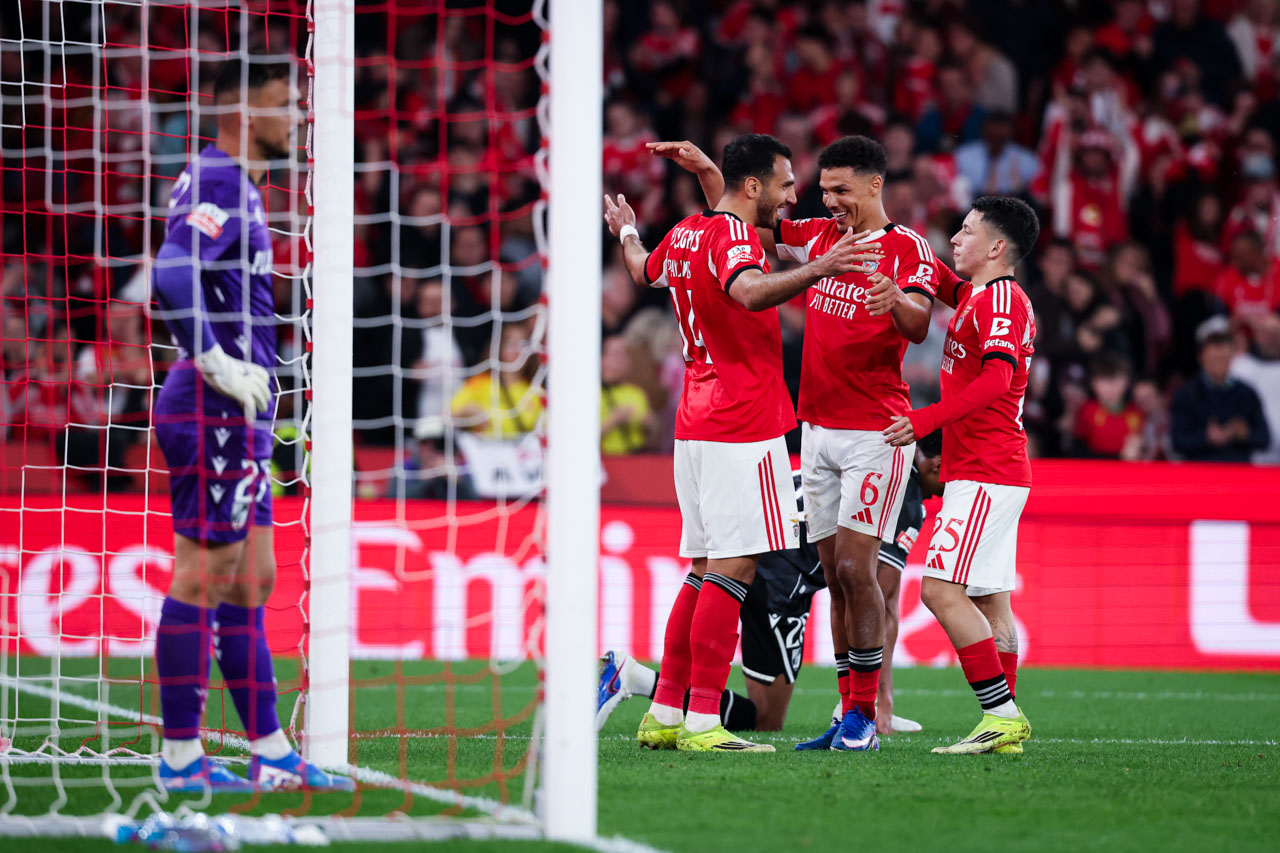 I Liga – Benfica vence Vitória de Guimarães e sobe a segundo à condição