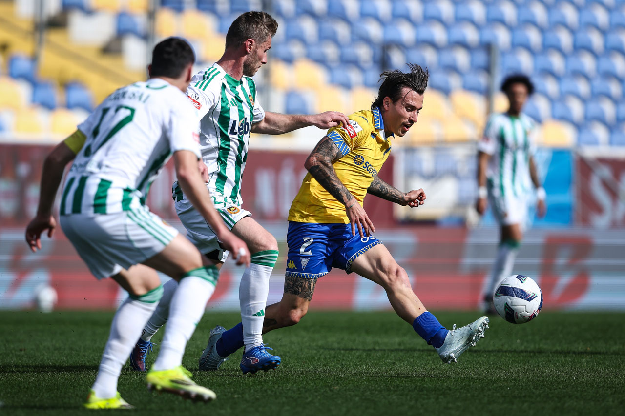 I Liga: Rio Ave conquista terceira vitória seguida na visita ao Estoril