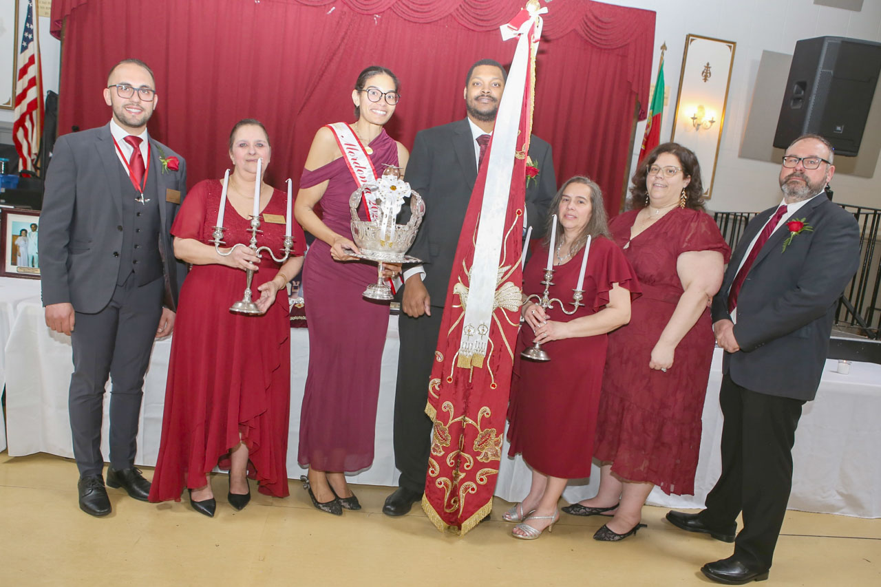 A tradição do Divino Espírito Santo em família