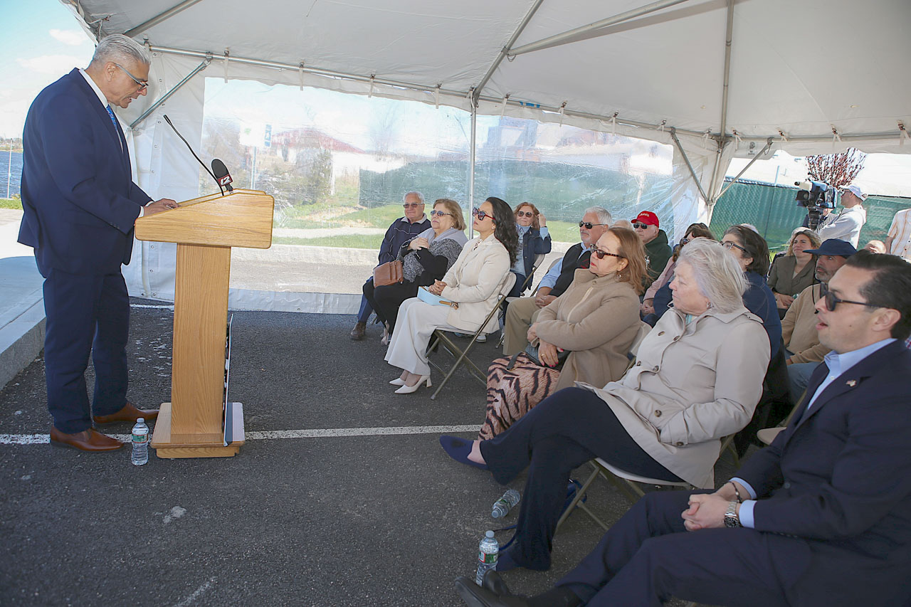 Roberto Silva anunciou recandidatura a novo mandato como mayor de East Providence