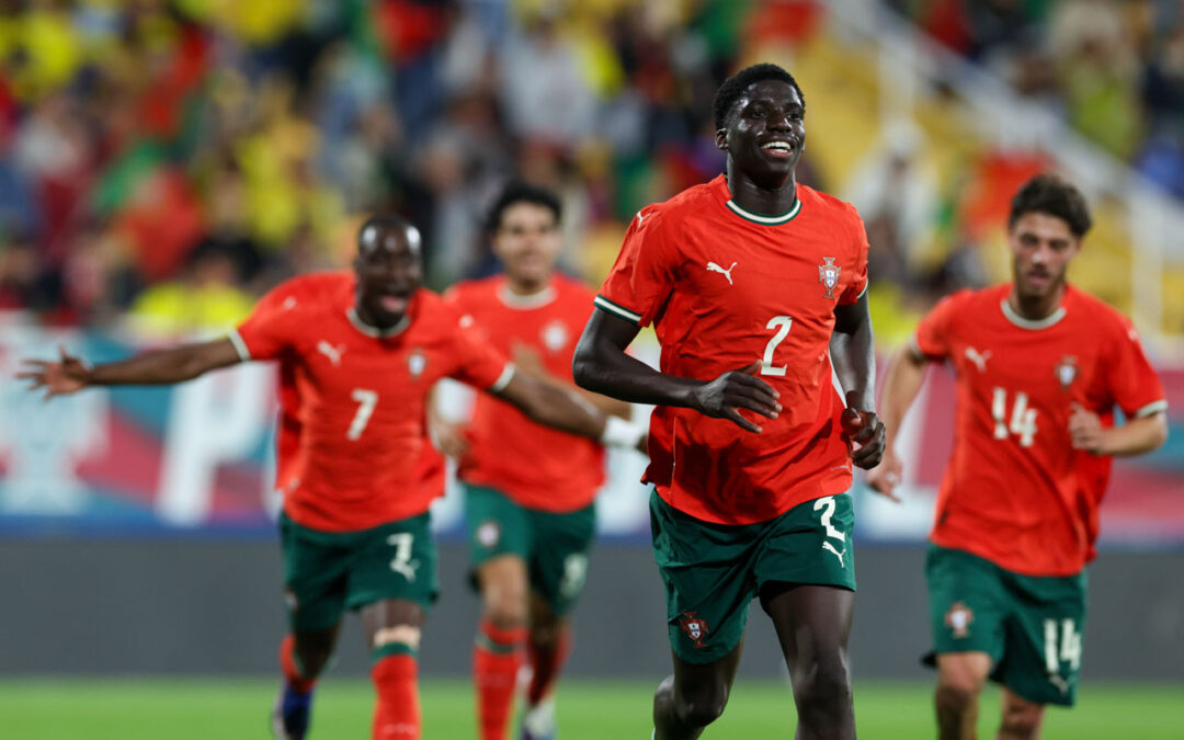 Lateral Daniel Banjaqui renova com o Benfica até 2031