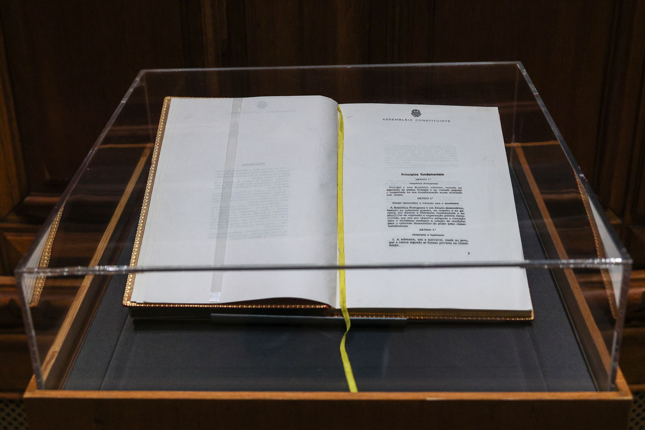 Constituição/50 anos: Parlamento assinala hoje aprovação da Lei Fundamental em sessão solene