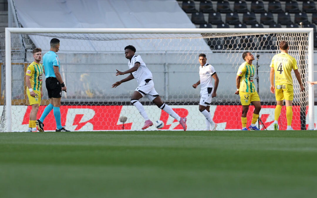 I Liga: Vitória de Guimarães regressa aos triunfos com goleada por 5-0 ao Tondela