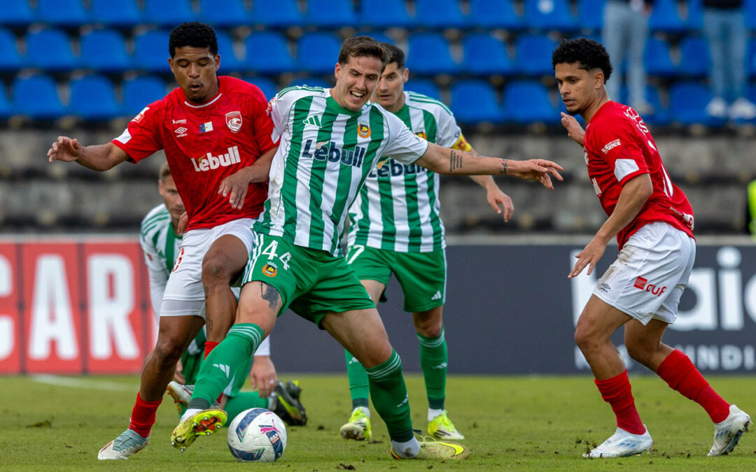 COMENTÁRIO: Eficácia na bola parada garante vitória do Rio Ave na casa do Santa Clara por 2-0
