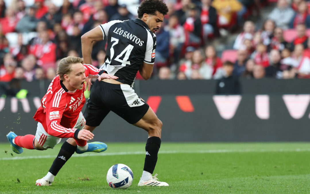 COMENTÁRIO: Entrada forte do Benfica mantém distâncias antes do dérbi