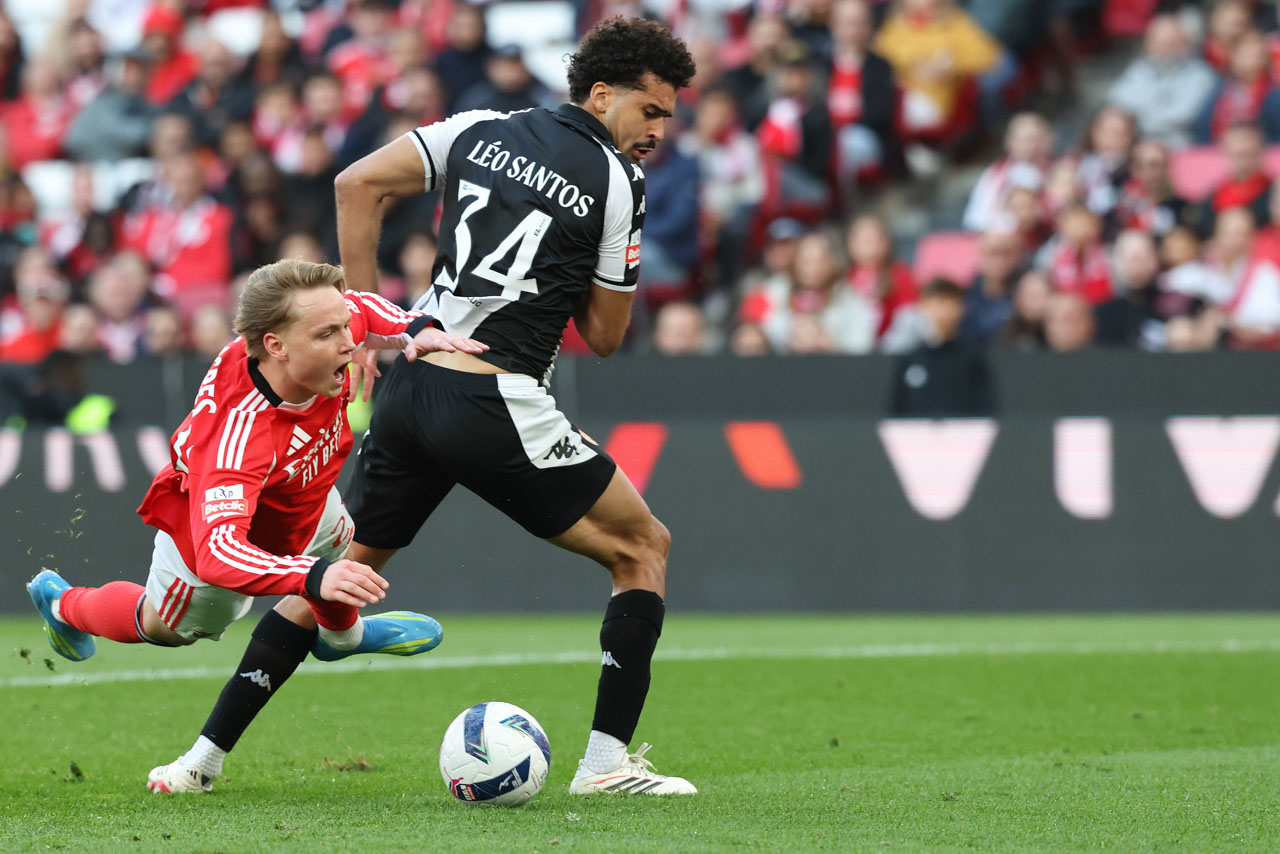 COMENTÁRIO: Entrada forte do Benfica mantém distâncias antes do dérbi