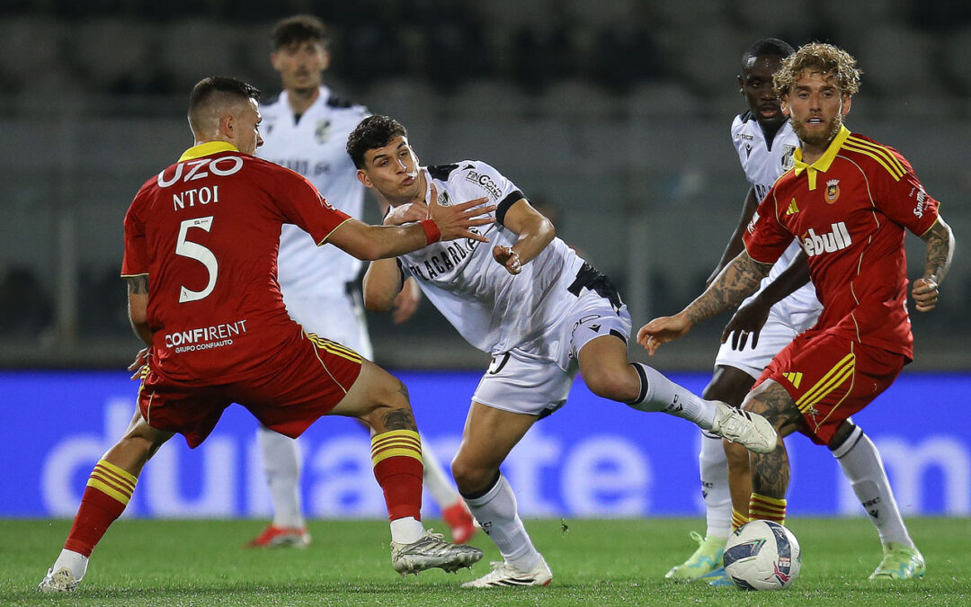 I Liga: Vitória de Guimarães vence Rio Ave e sobe ao sétimo lugar