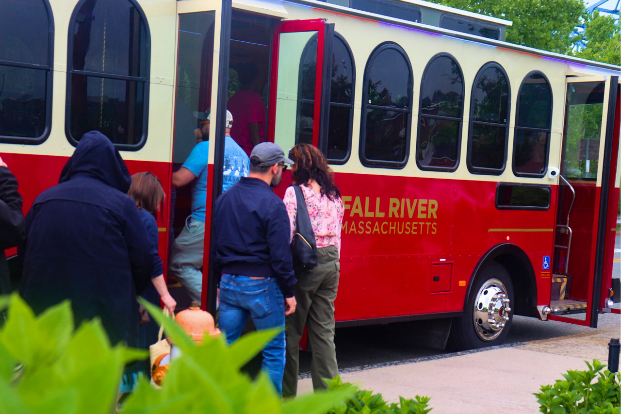 Festivais de arte em Fall River: Fall River Illuminated e Spindle City Arts Trolley de 08 a 17 de maio