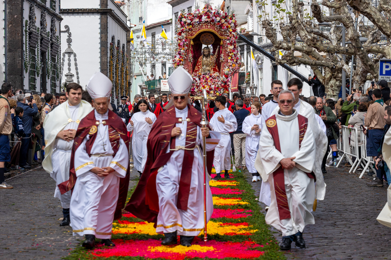 Imigrantes Nas Festas Do Senhor Santo Cristo Dos Milagres Em Ponta 