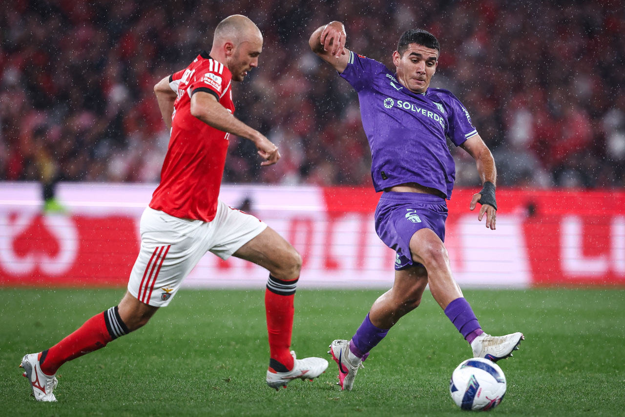 COMENTÁRIO: Benfica volta a escorregar e devolve a ‘prenda’ ao Sporting