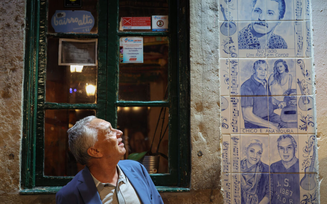 Bairro Alto continua a circular de copo na mão após limitação à venda de álcool na rua