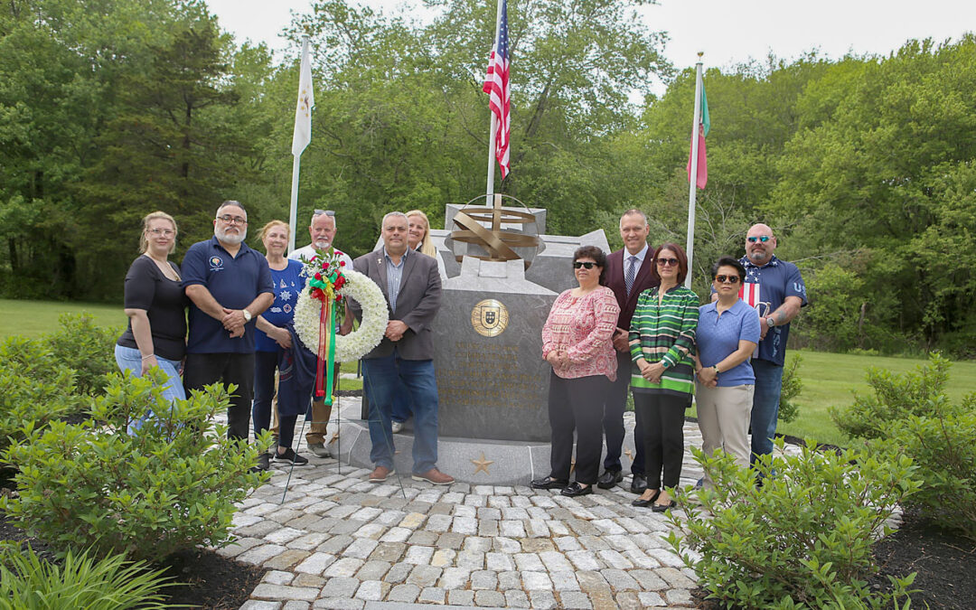 Memorial aos veteranos portugueses no Rhode Island Veterans Cemetery em Exeter, RI