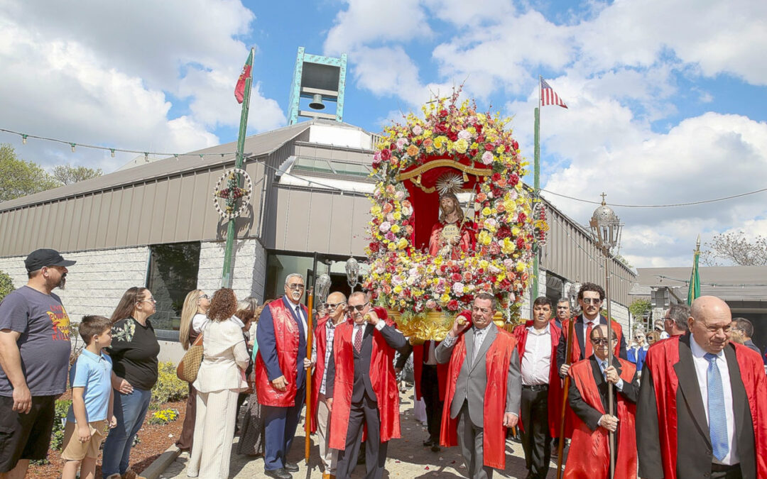 Senhor Santo Cristo dos Milagres veio à rua em Cambridge