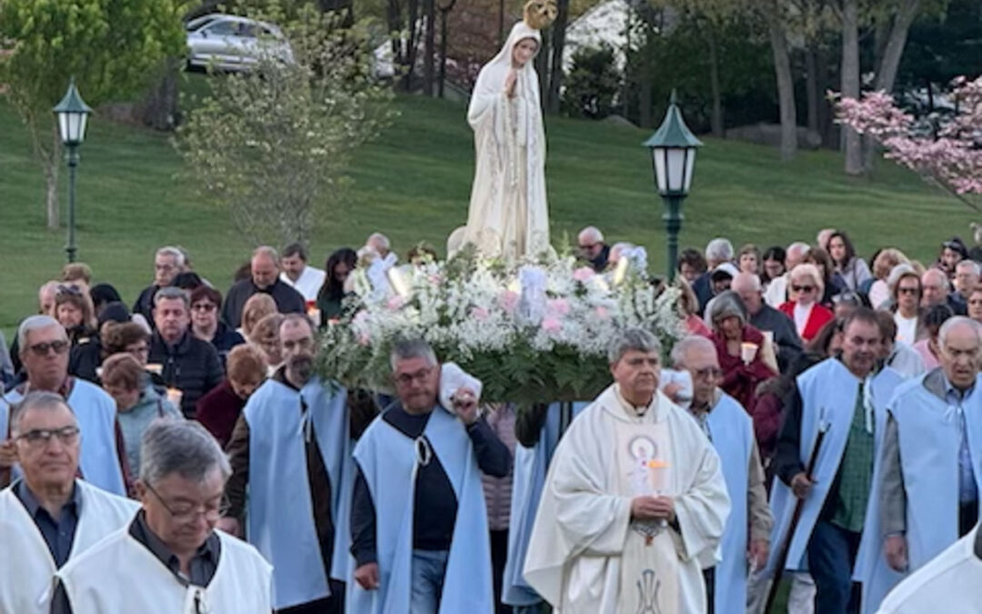 Procissão em honra de Nossa Senhora de Fátima em Cumberland
