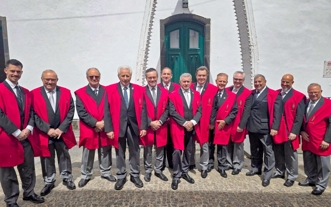 Imigrantes nas festas do Senhor Santo Cristo dos Milagres em Ponta Delgada