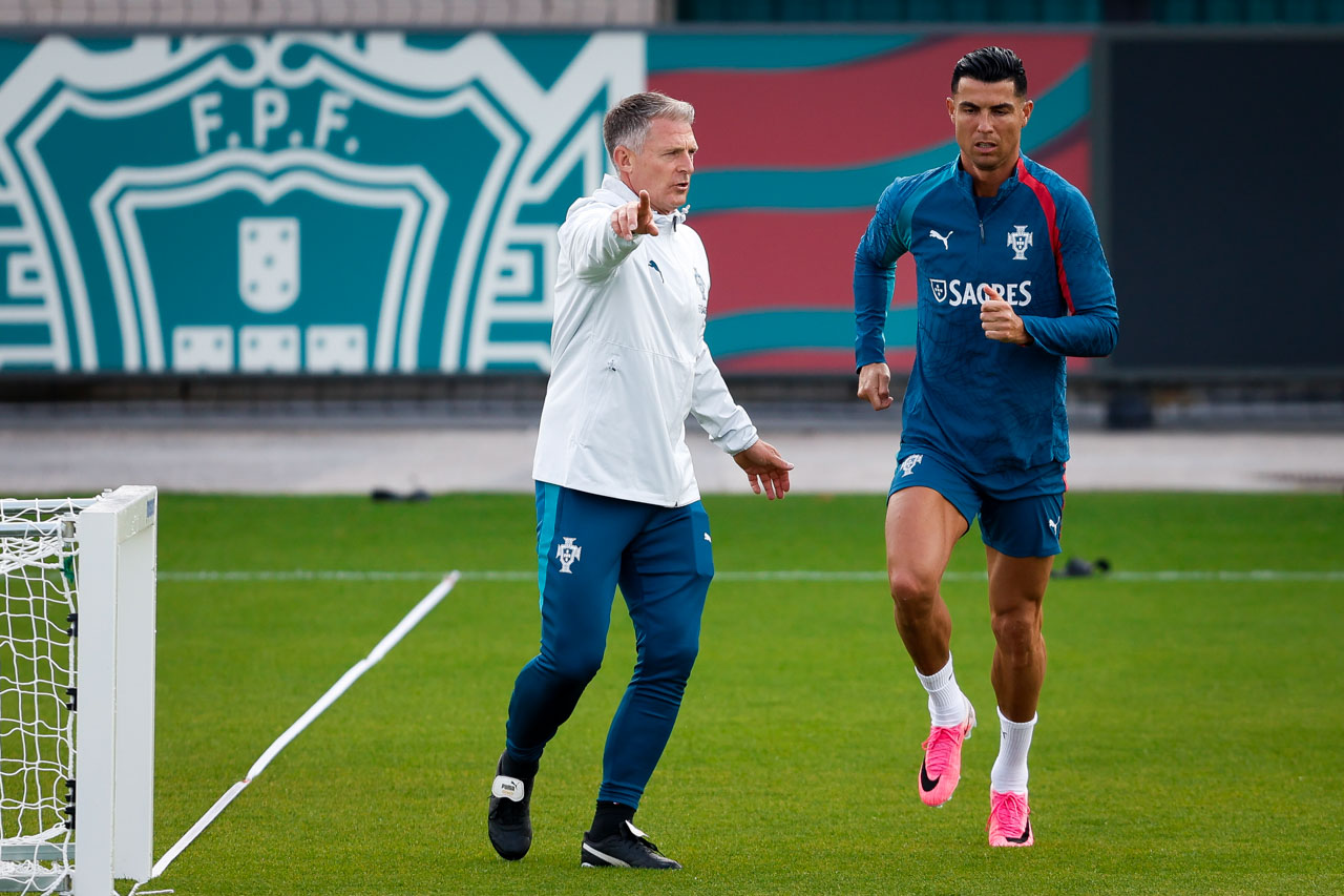 Cristiano Ronaldo participa num treino de preparação para a fase final do Mundial 2026, na Cidade do Futebol, em Oeiras, Portugal, a 2 de junho de 2026 (fotos)