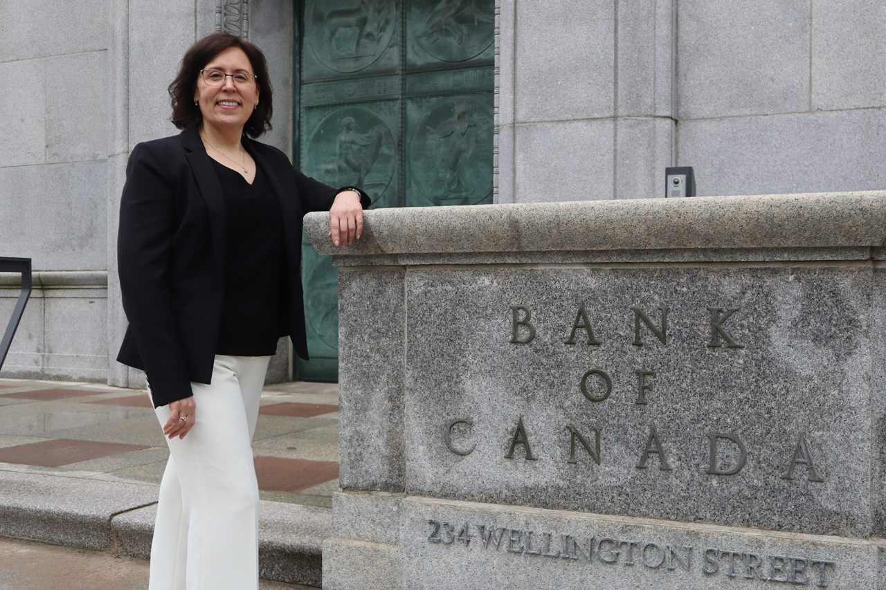 Da mercearia dos pais açorianos à direção financeira do Banco do Canadá