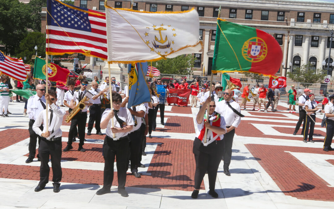 Imagens da parada do Dia de Portugal em Providence e o içar  da bandeira em Pawtucket