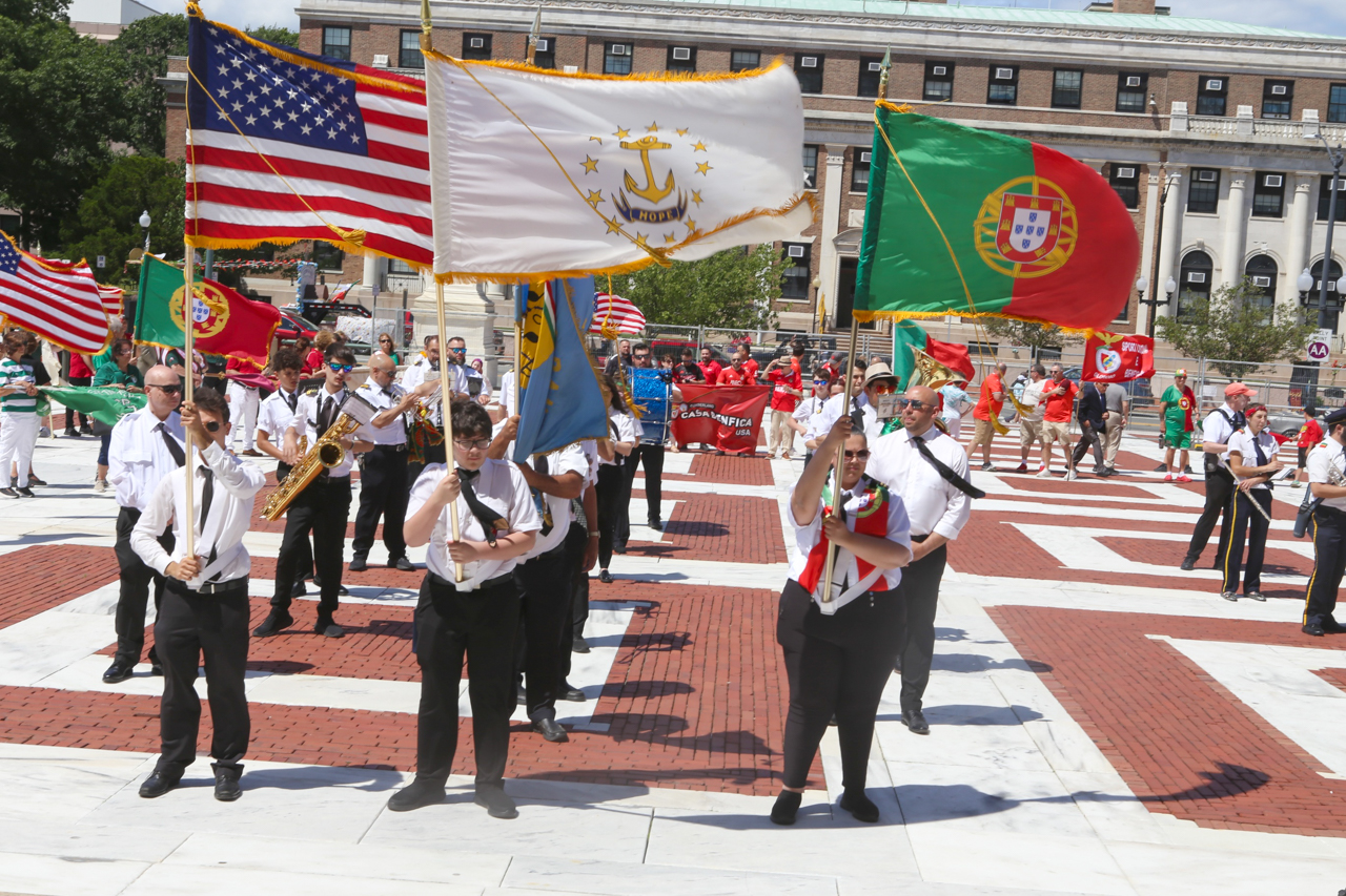 Imagens da parada do Dia de Portugal em Providence e o içar  da bandeira em Pawtucket