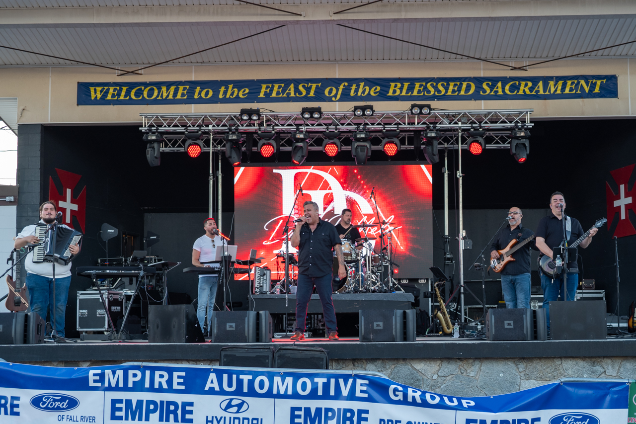 DAVID DEMELLO atuou nas festas do Dia de Portugal em New Bedford 2026.