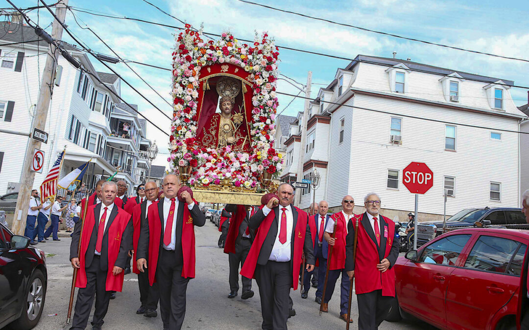 Santo Cristo veio à rua em Fall River