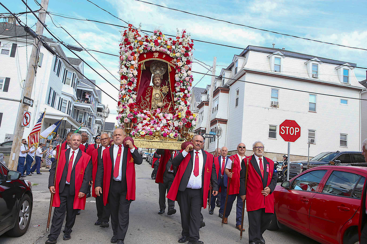 Santo Cristo veio à rua em Fall River