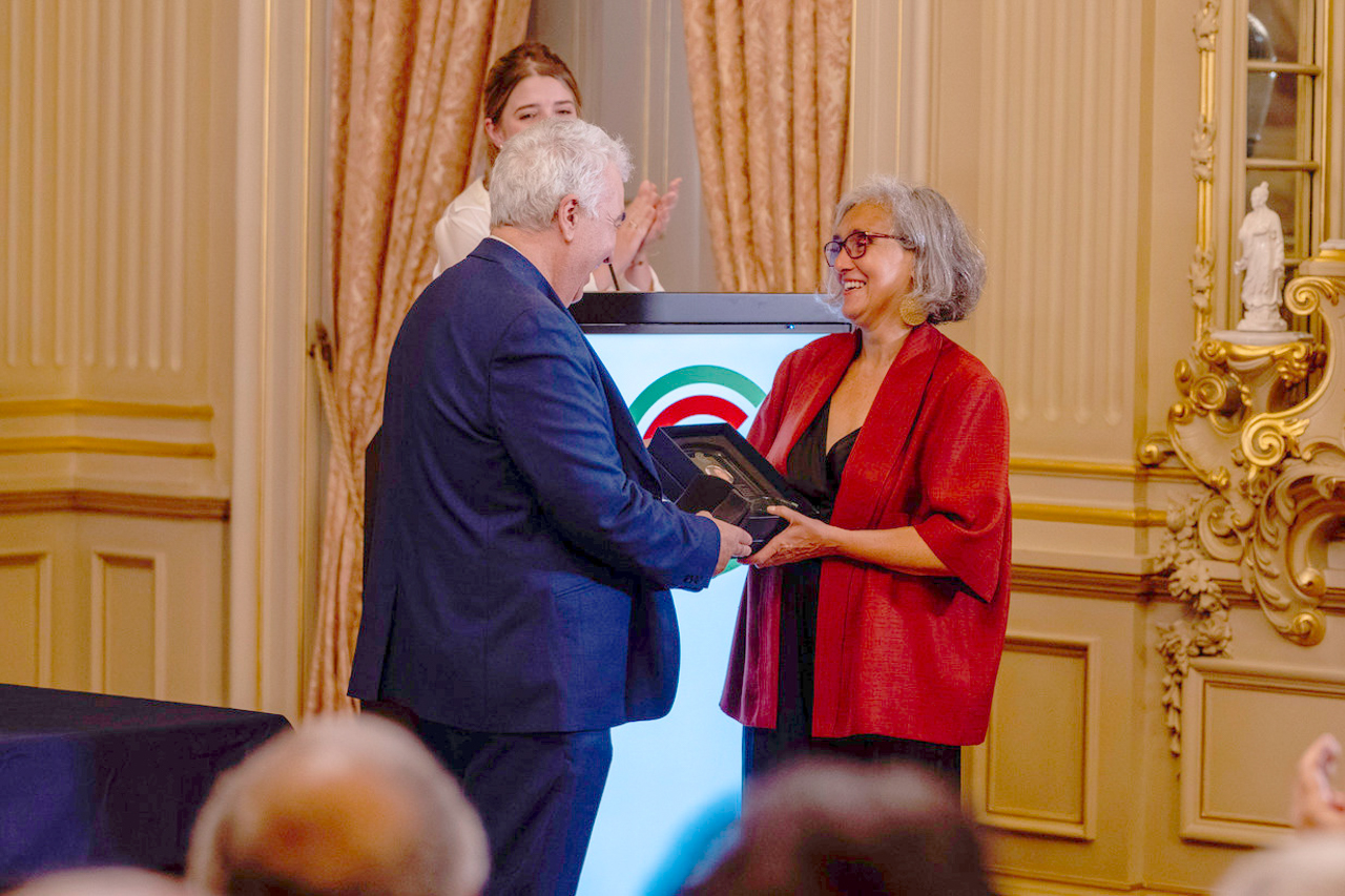 Jornalista Paula Machado  homenageada nos 45 anos do CCP