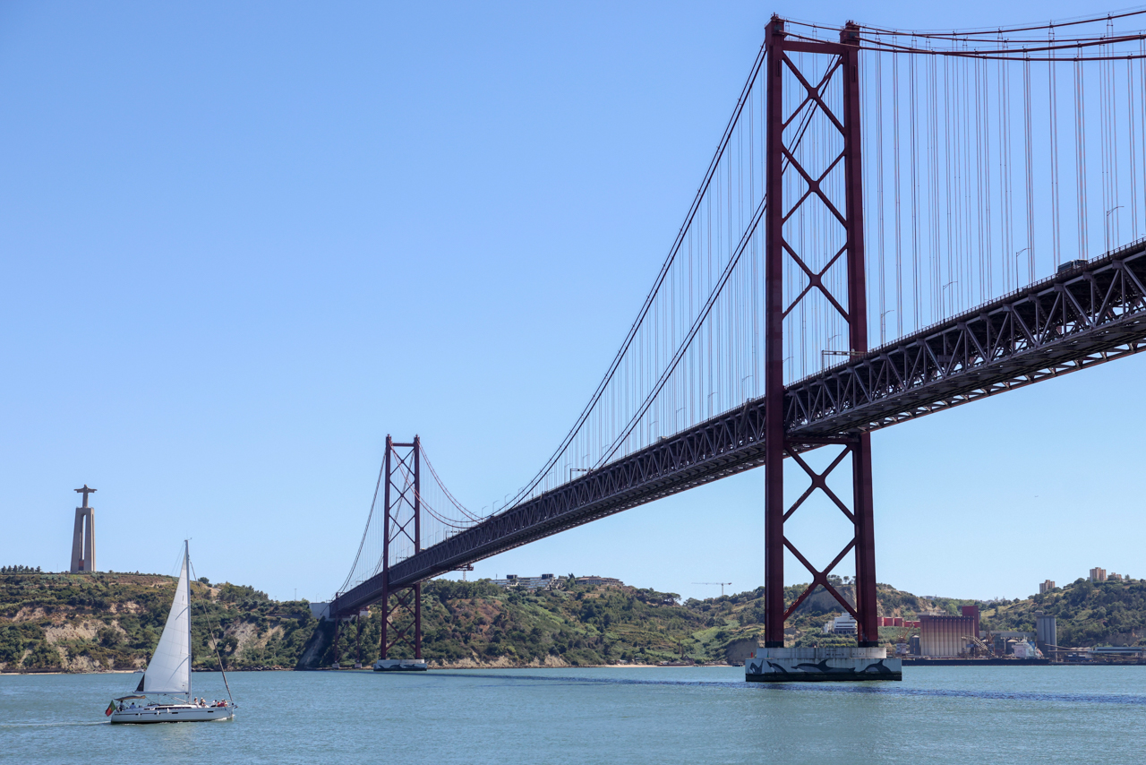 Com 60 anos, Ponte 25 de Abril (semelhante à Golden Gate, em São Francisco) continua a preferida na travessia entre Lisboa e margem sul do Tejo