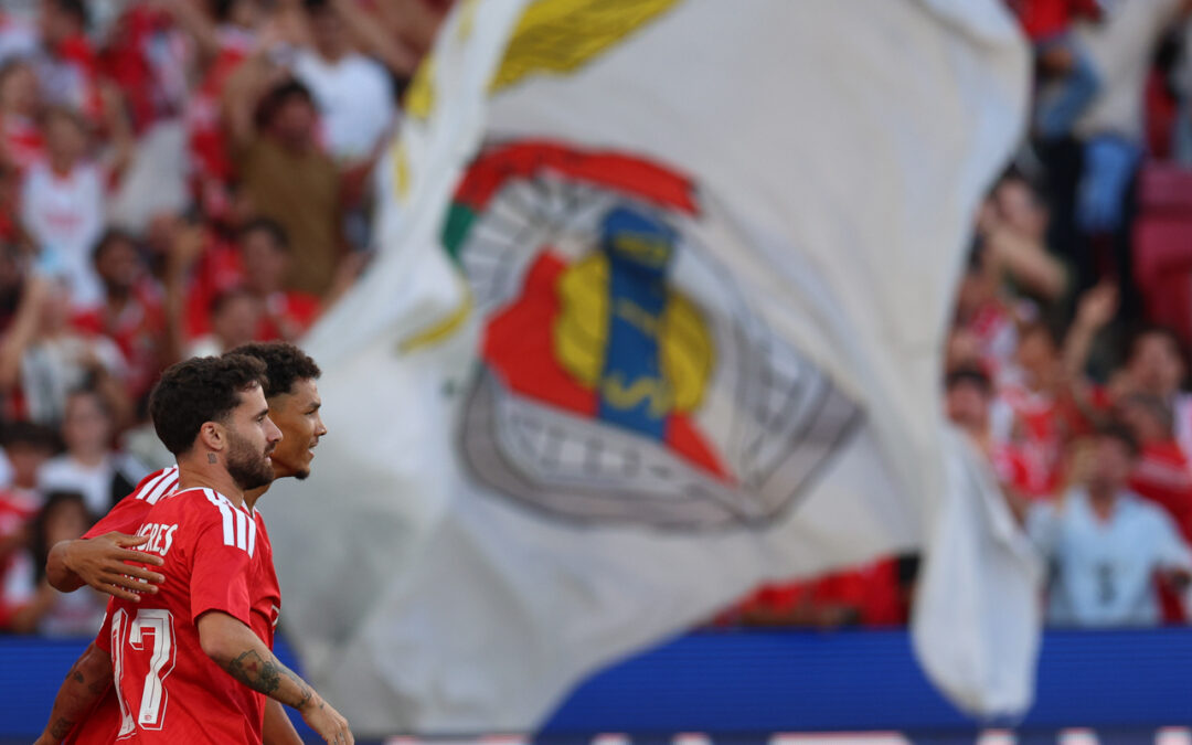Domínio e meia dúzia de golos deixam Benfica às portas do apuramento