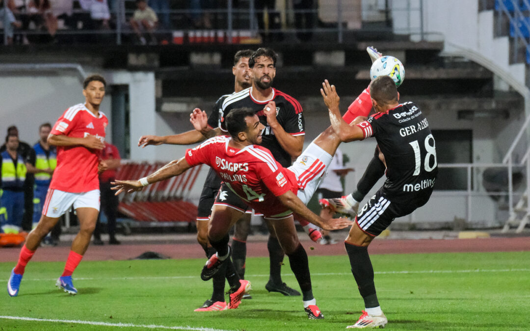 Benfica ‘esmaga’ Casa Pia e comanda perseguição ao trio de líderes
