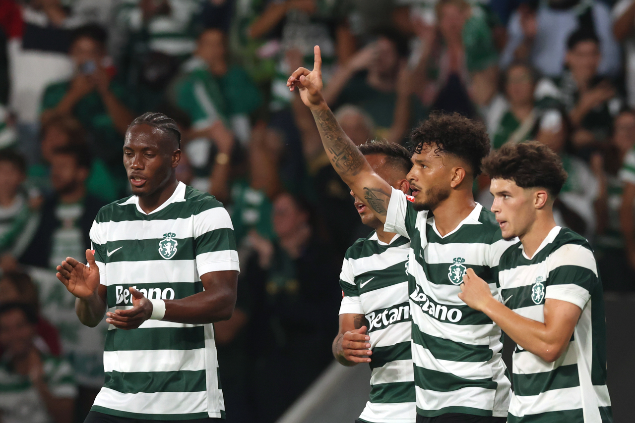 Sporting vence Alverca e faz as ‘pazes’ com Suárez