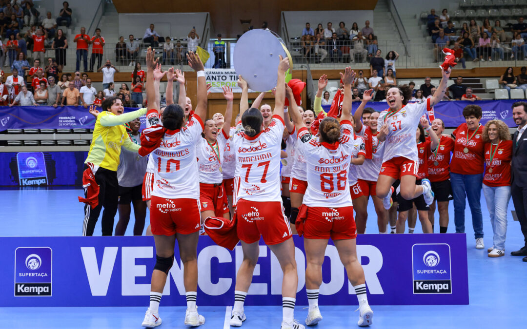 Benfica domina Almeida Garrett e conquista Supertaça feminina de andebol