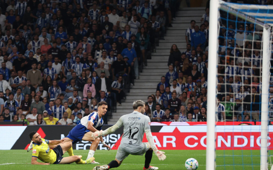 FC Porto salta para a liderança isolada da I Liga ao bater o Arouca