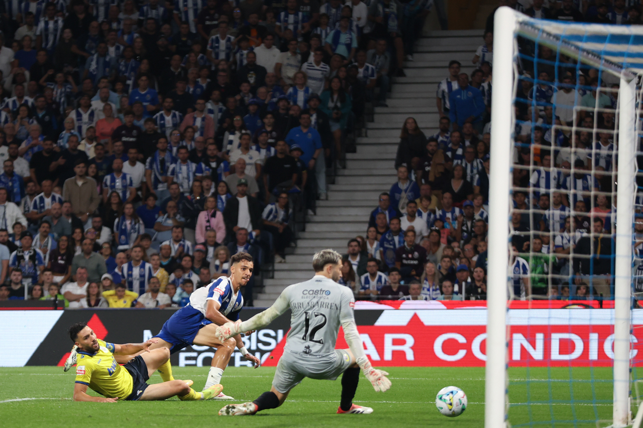 I Liga: Campeão FC Porto descola com triunfo sobre Arouca e já lidera
