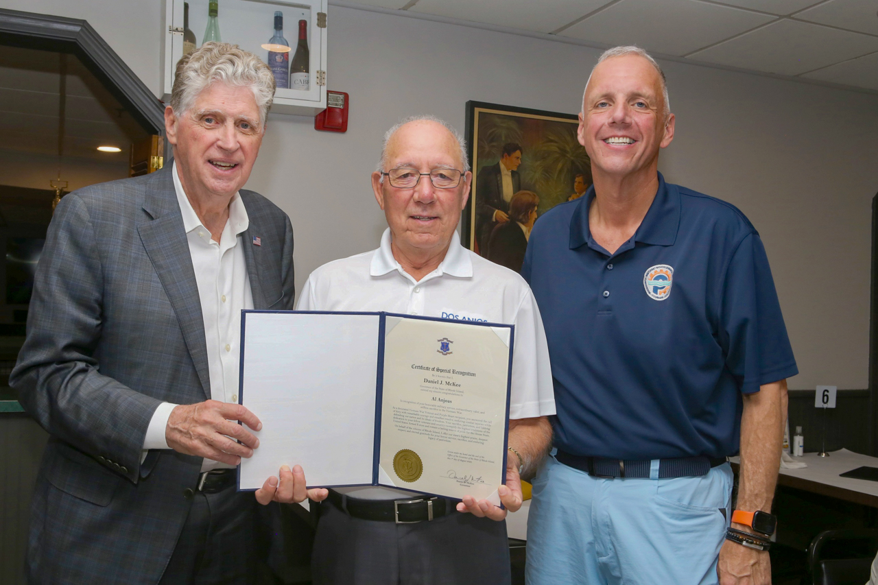 Al Anjos, condecorado com a Purple Heart reconhecido pelo governador de RI e mayor de Pawtucket