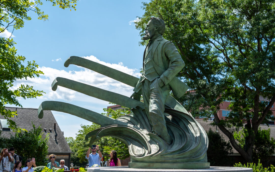 Estátua de Herman Melville, “Melville and Jonah’s Journey”, inaugurada em New Bedford, um regresso ao berço de Moby-Dick
